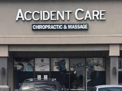 Woodburn Chiropractor Clinic front doors.