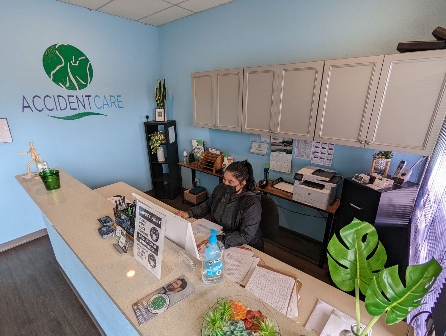 McMinnville Chiropractic Clinic Reception desk.