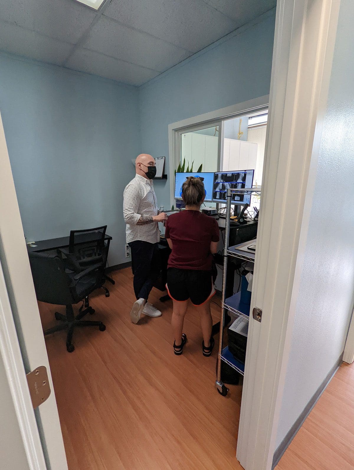 Dr. Chris Gosselin talking with a patient at the Hazel Dell chiropractic Clinic