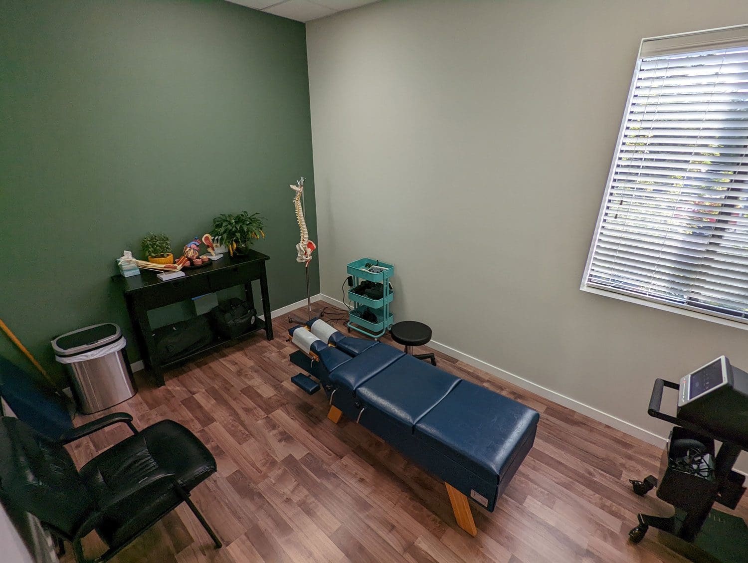 Tigard Chiropractic treatment room with adjustment table.