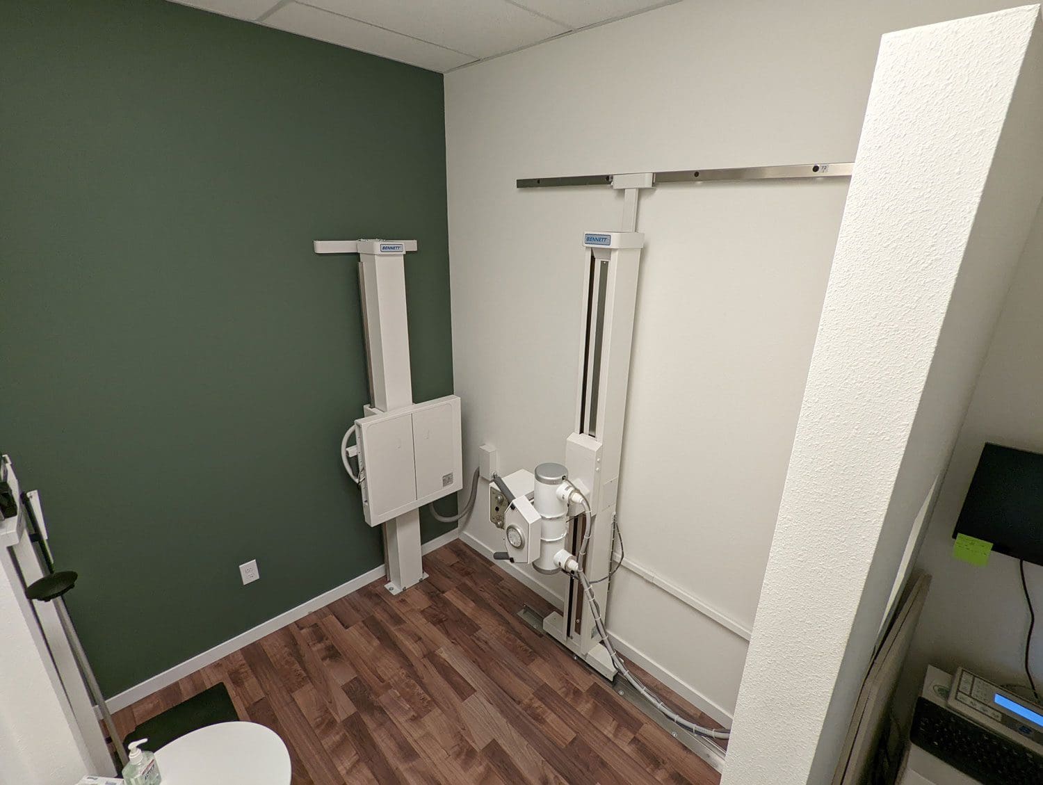 Tigard Chiropractor X-Ray room with X-Ray machine.