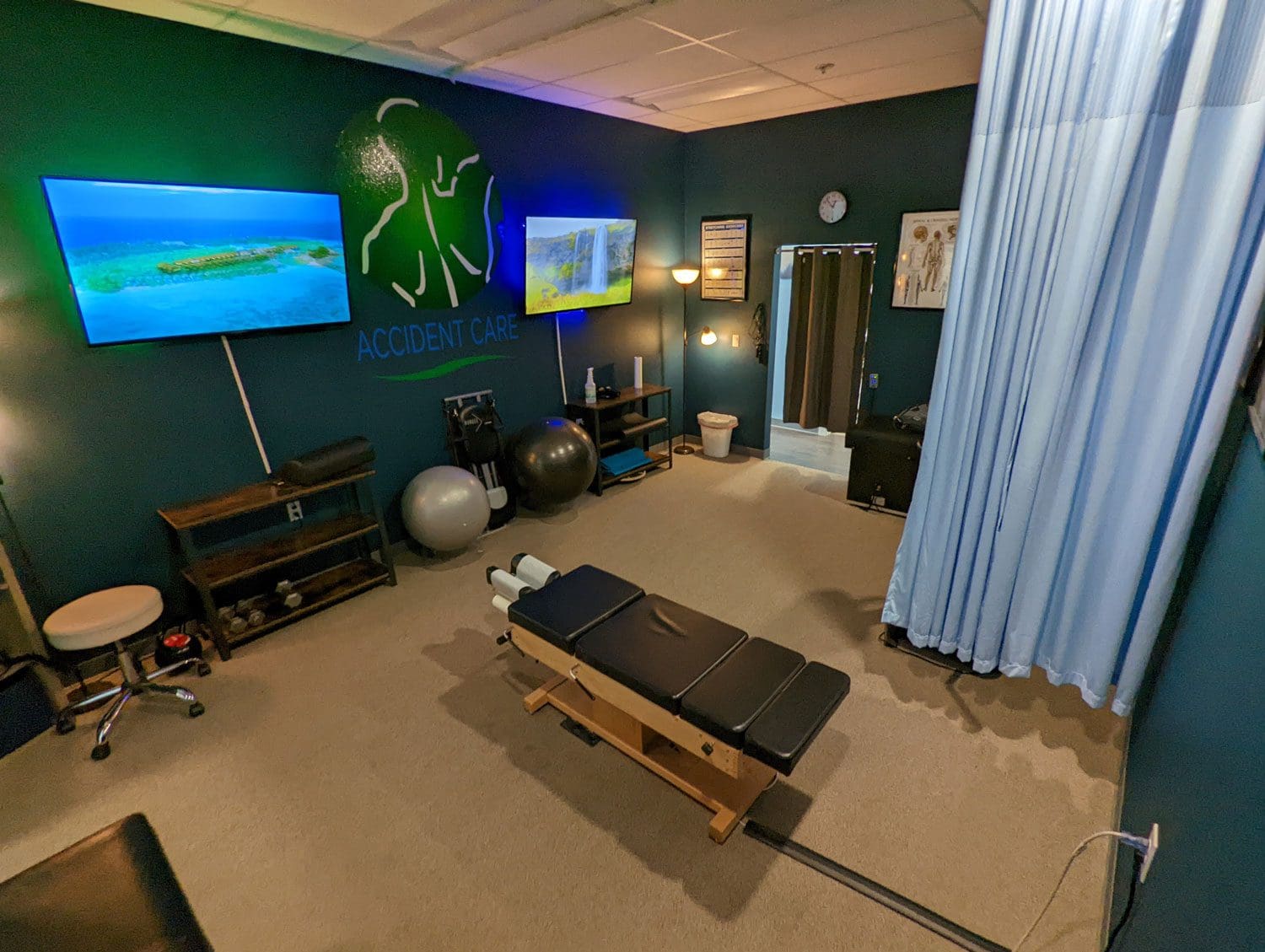 Vancouver Accident Care Chiropractic & Massage treatment room.