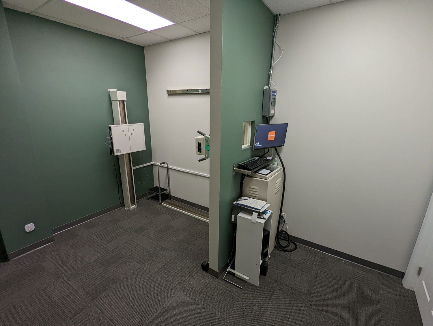 Woodburn Chiropractor X-ray room with a digital X-ray machine.